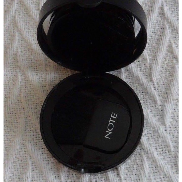 NOTE blusher in the color Desert Rose 05. - Picture 2 of 3